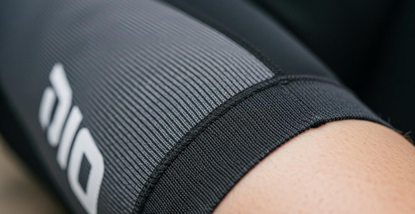 Gros plan sur un cuissard de running montrant clairement la texture et la compression ajustée du tissu